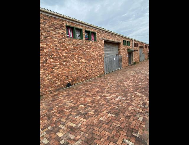 825M² WAREHOUSE FOR SALE IN NORTH END